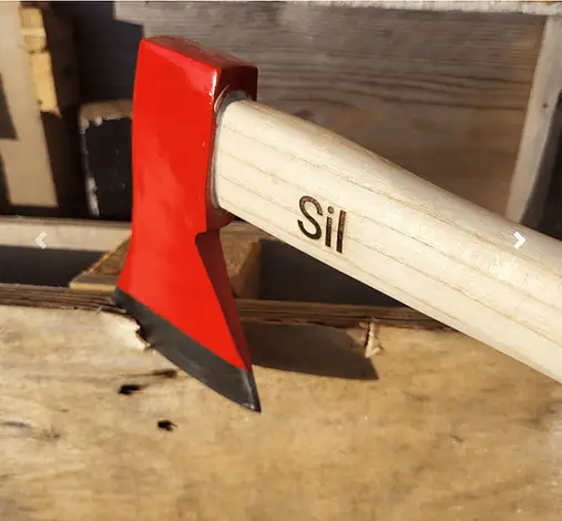 Bijl met eigen tekst gegraveerd