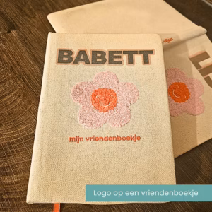 Vriendenboekje met eigen naam, tekst of logo