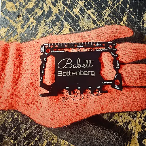 Gegraveerde metalen plaatje met handige functies